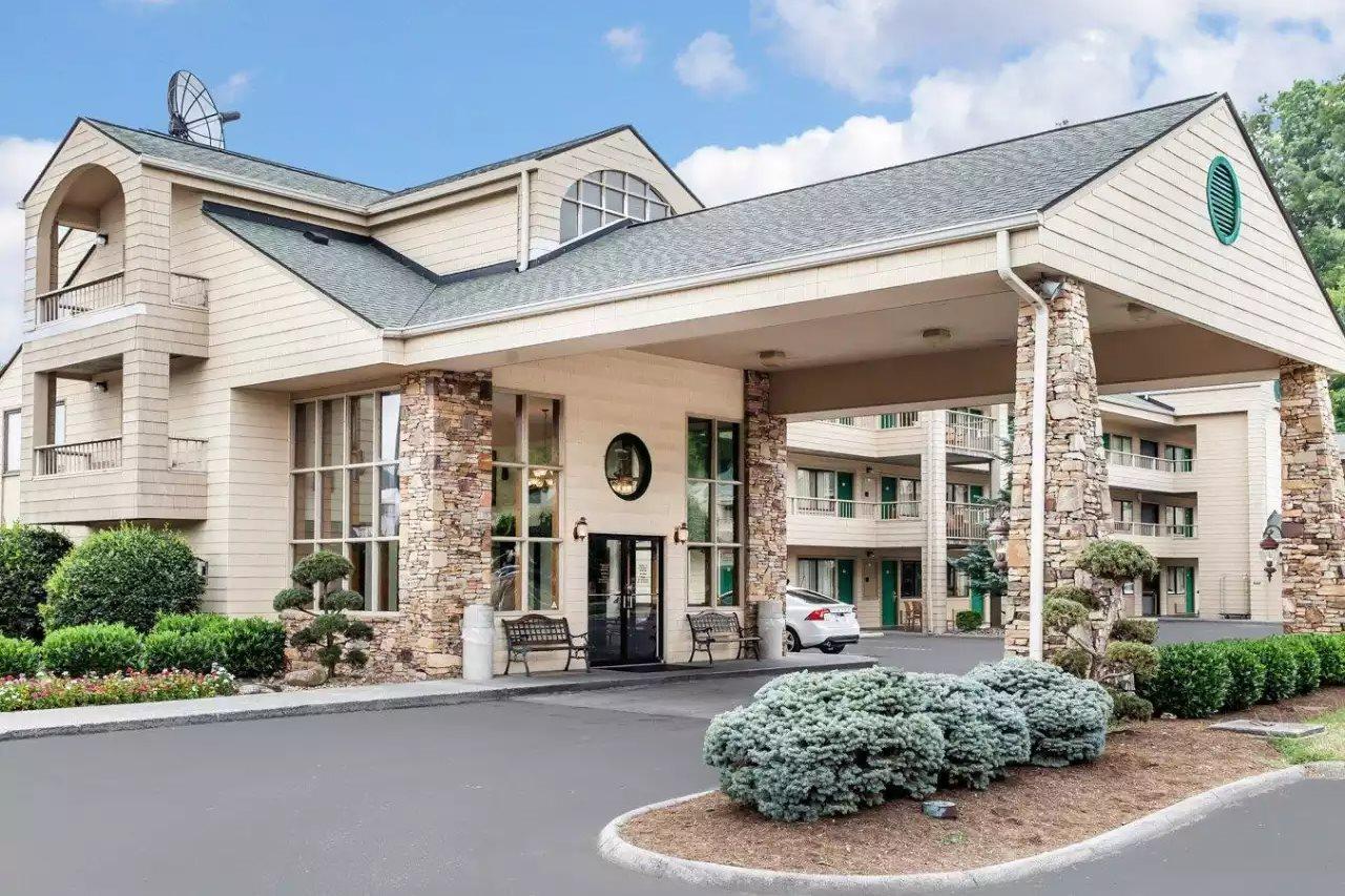 Quality Inn & Suites At Dollywood Lane Пиджен-Фордж Экстерьер фото