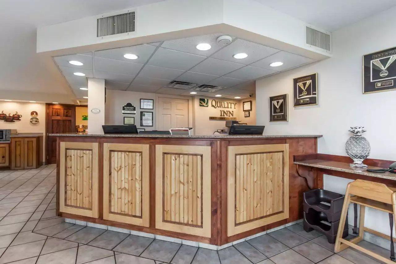 Quality Inn & Suites At Dollywood Lane Пиджен-Фордж Экстерьер фото