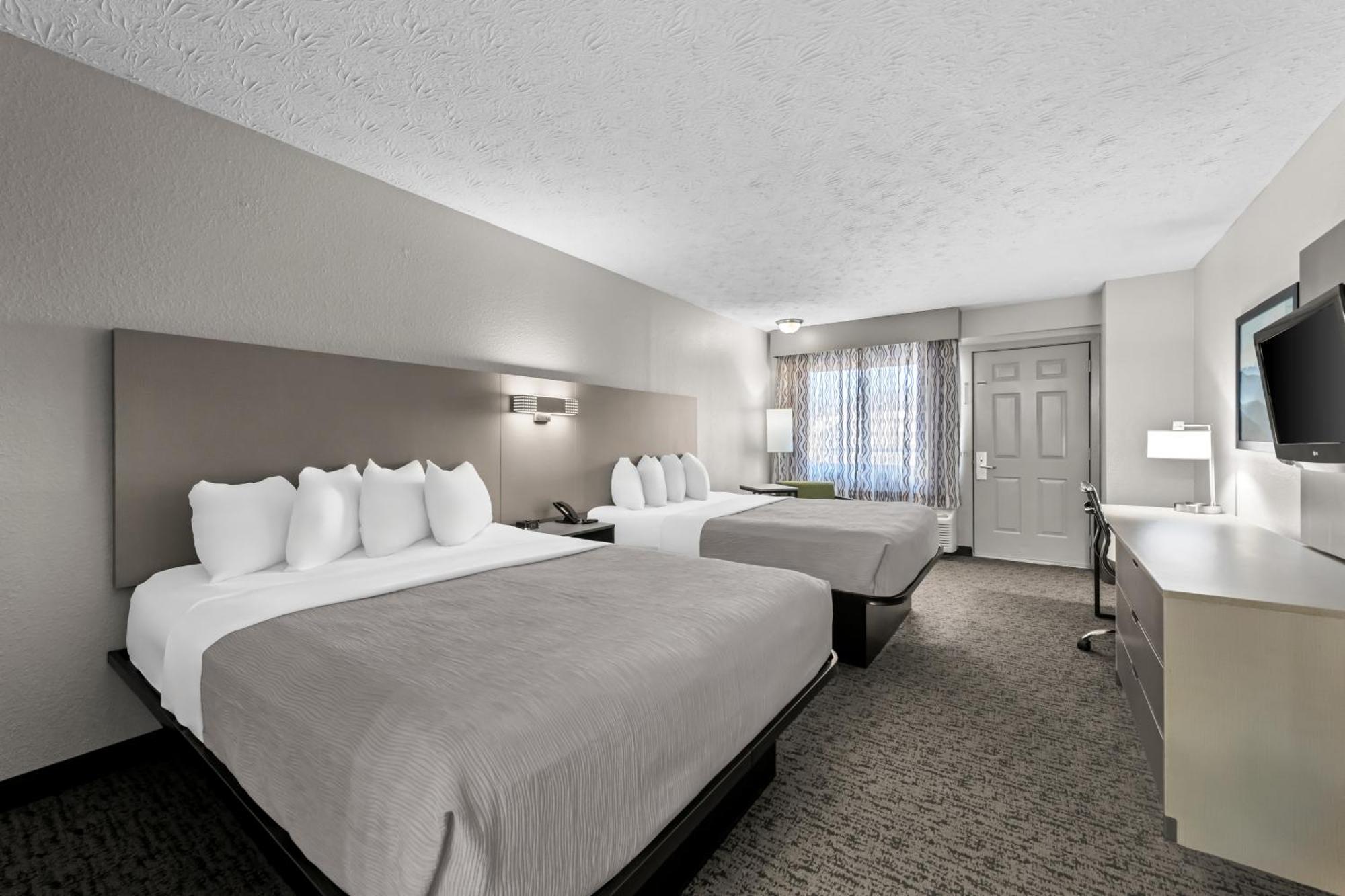 Quality Inn & Suites At Dollywood Lane Пиджен-Фордж Экстерьер фото