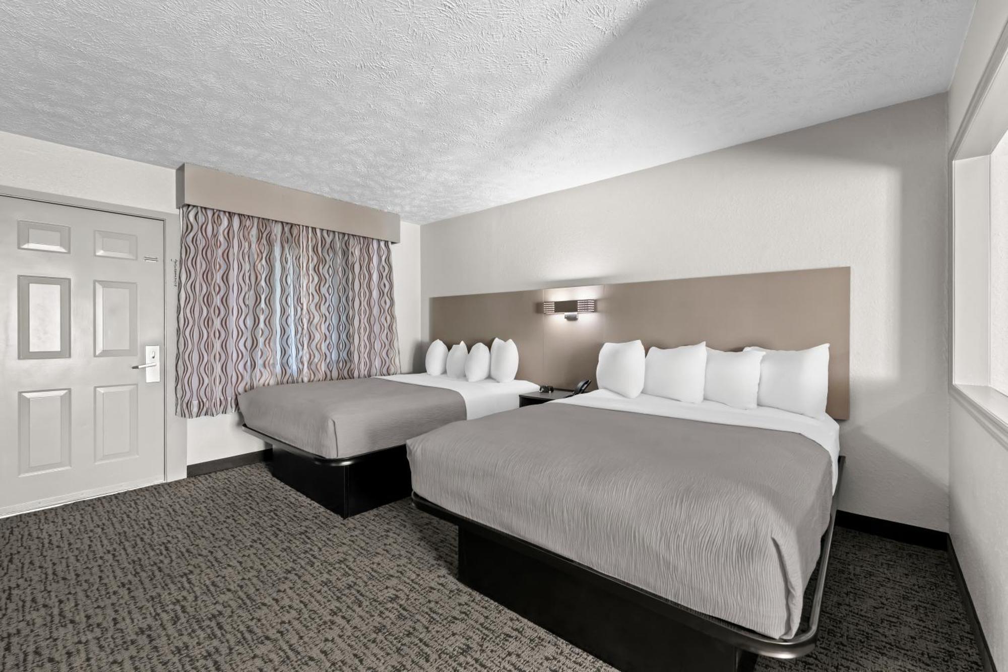 Quality Inn & Suites At Dollywood Lane Пиджен-Фордж Экстерьер фото