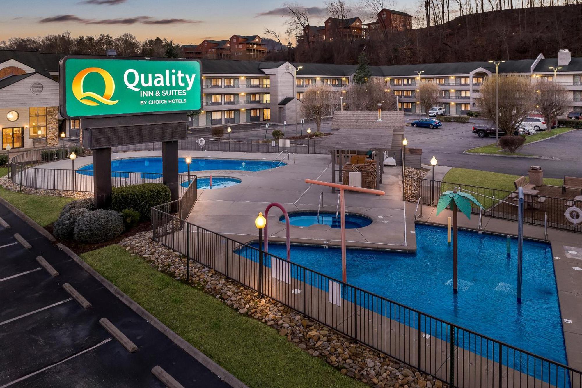 Quality Inn & Suites At Dollywood Lane Пиджен-Фордж Экстерьер фото