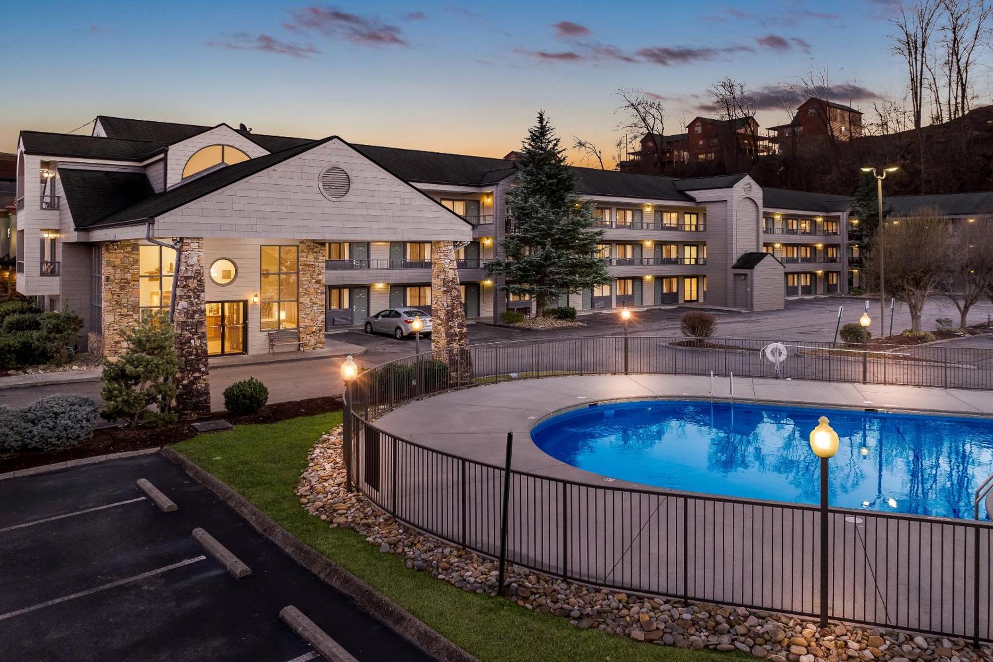 Quality Inn & Suites At Dollywood Lane Пиджен-Фордж Экстерьер фото