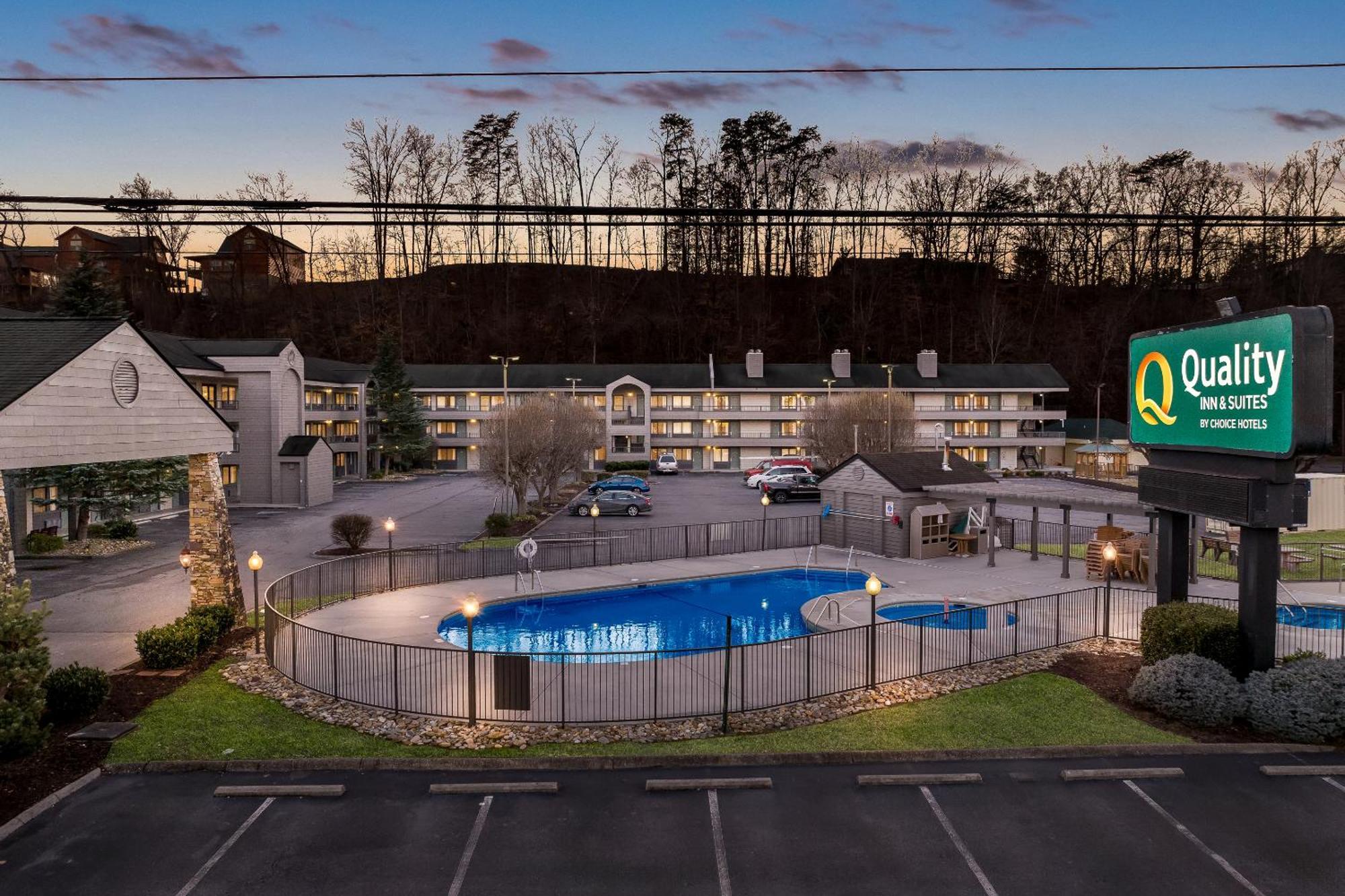 Quality Inn & Suites At Dollywood Lane Пиджен-Фордж Экстерьер фото
