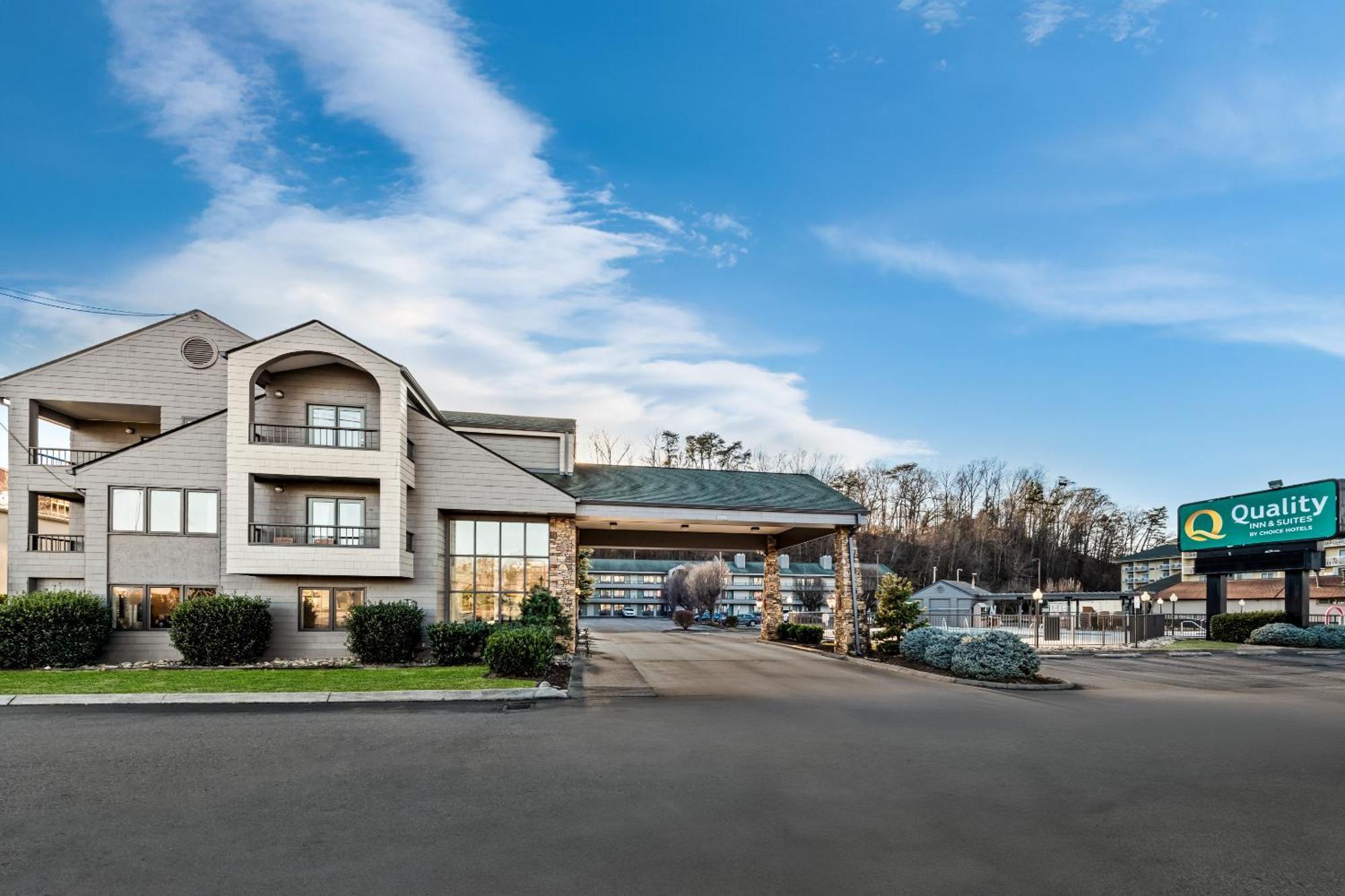 Quality Inn & Suites At Dollywood Lane Пиджен-Фордж Экстерьер фото
