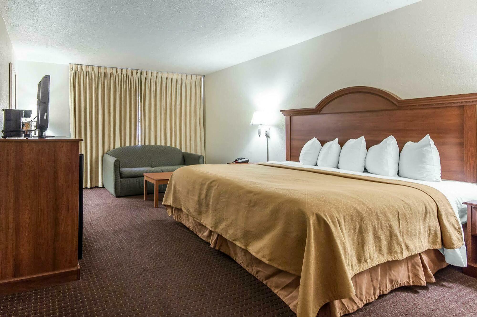 Quality Inn & Suites At Dollywood Lane Пиджен-Фордж Экстерьер фото