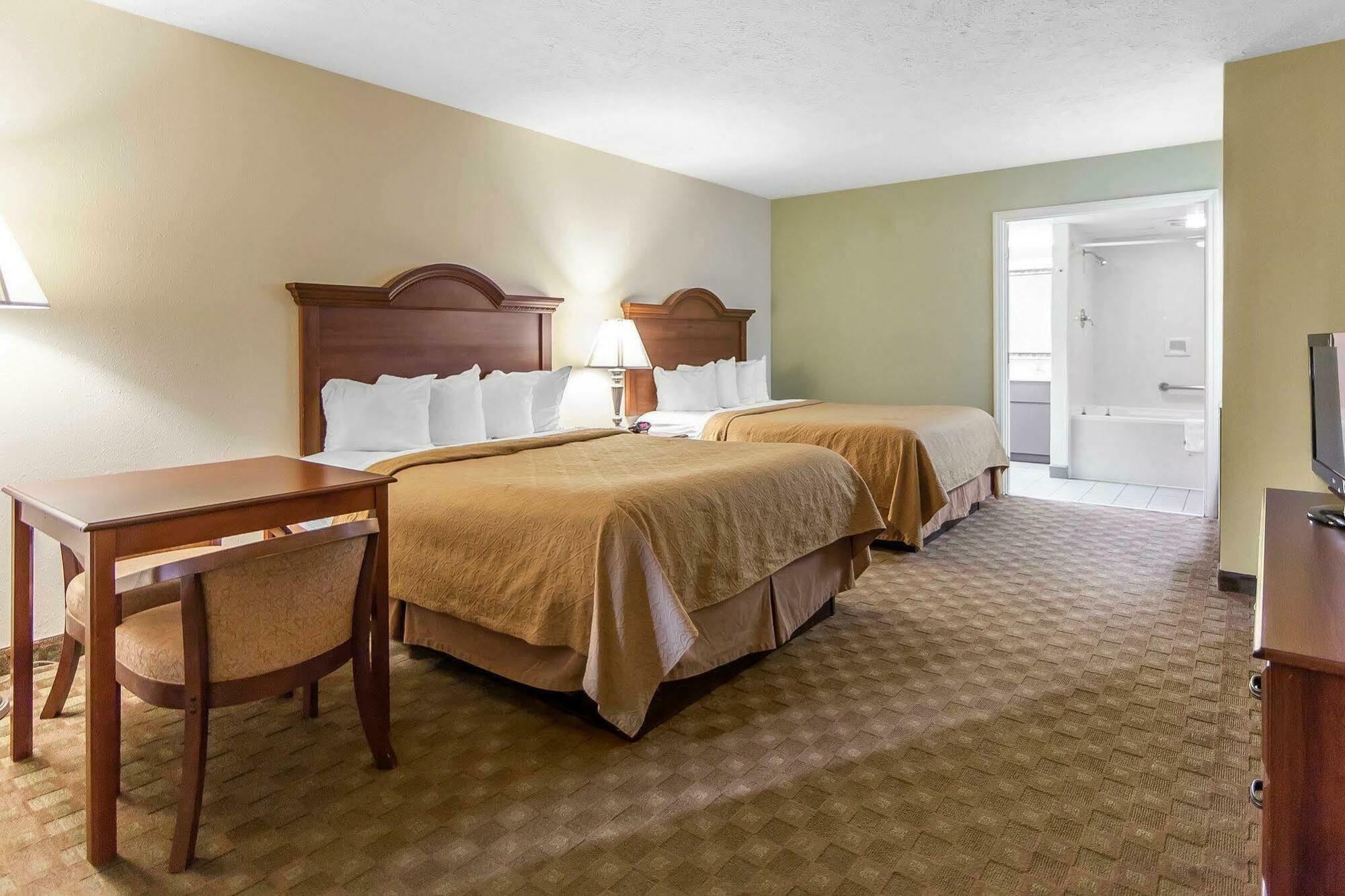 Quality Inn & Suites At Dollywood Lane Пиджен-Фордж Экстерьер фото
